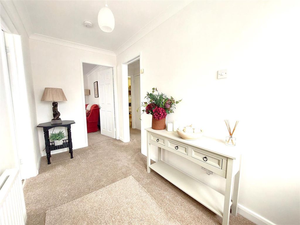 Property photo 2 of 12 Hallway