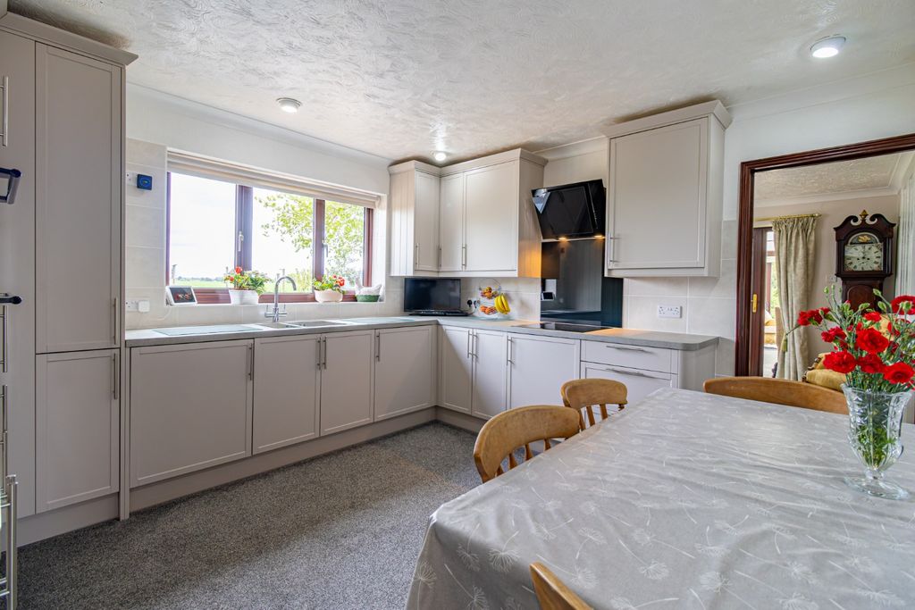 Property photo 3 of 43 4021336