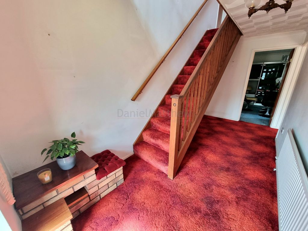 Property photo 2 of 24 Hallway