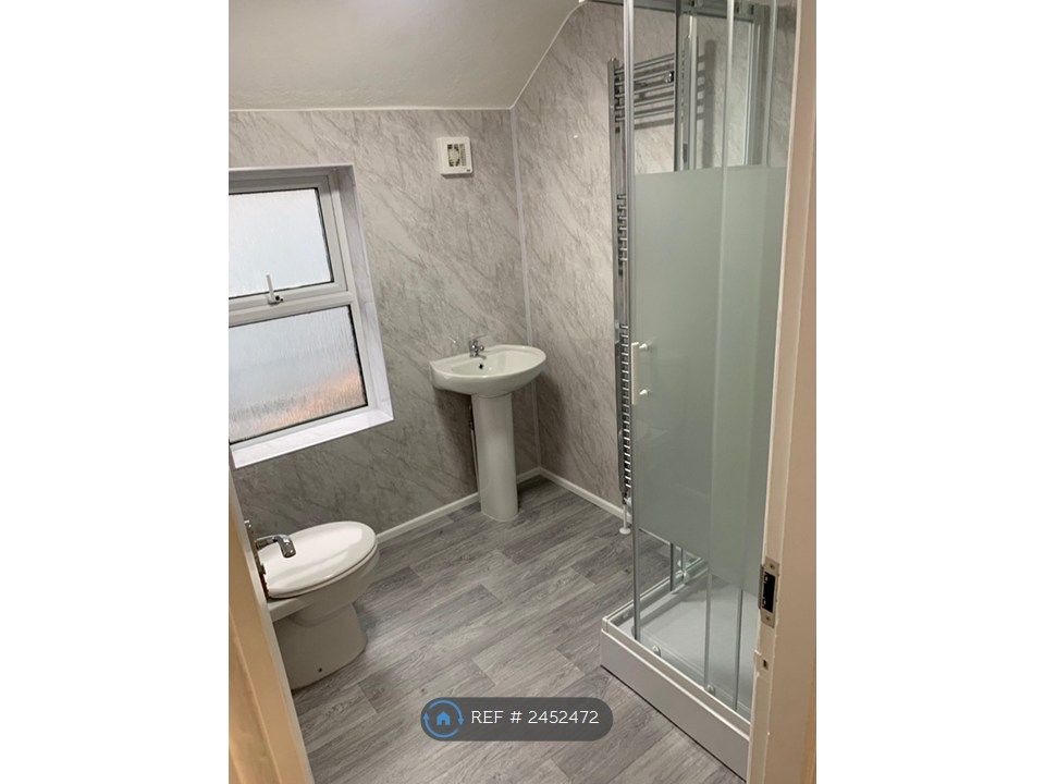 Property photo 1 of 8 Bathroom