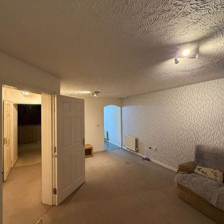 Property photo 2 of 8