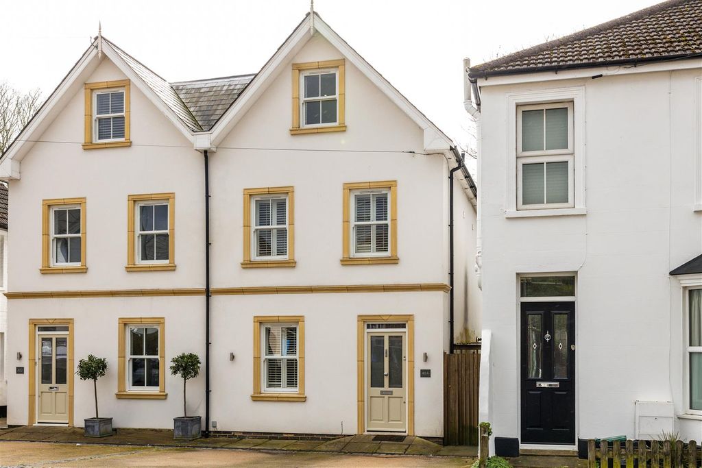 Property photo 1 of 25