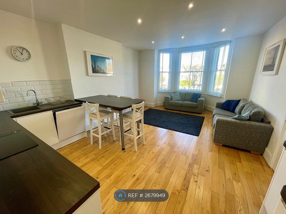 Property photo 2 of 16 Living Room / Kitchen