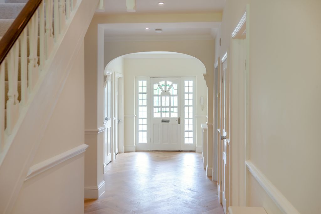 Property photo 2 of 21 8691762-Interior12