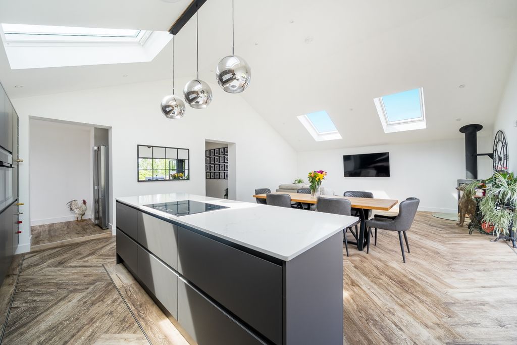 Property photo 1 of 21 1459056-4-6A01Db9E960B7-Arw