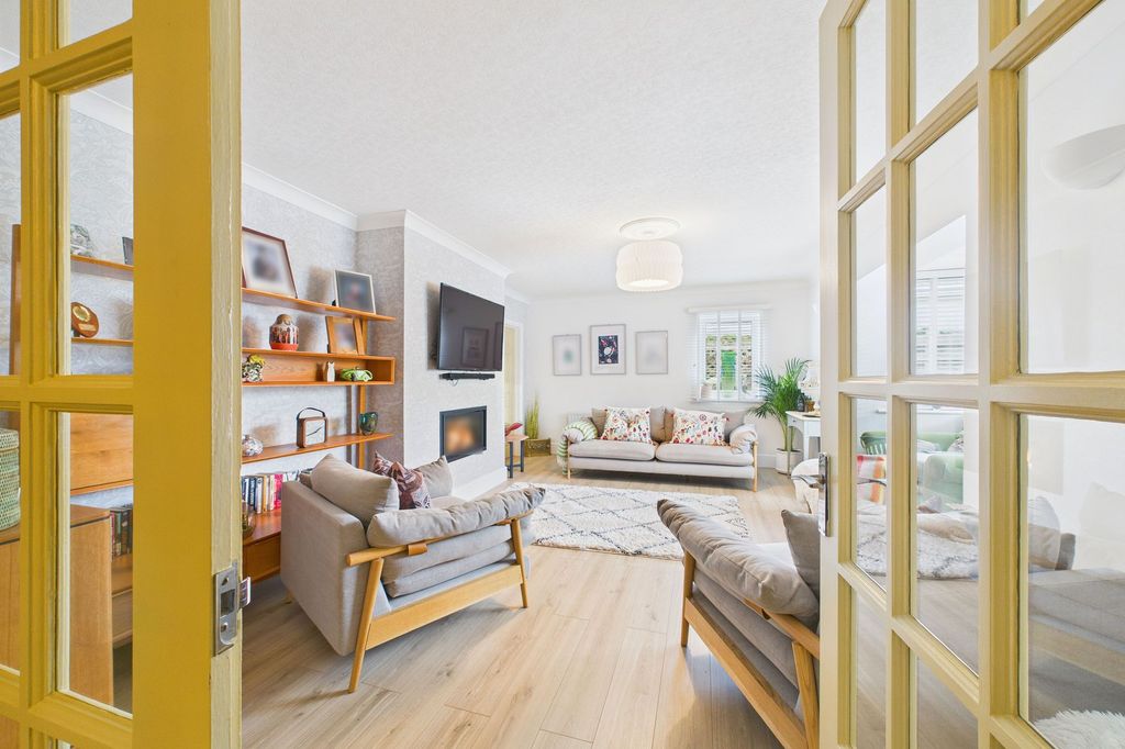 Property photo 3 of 40