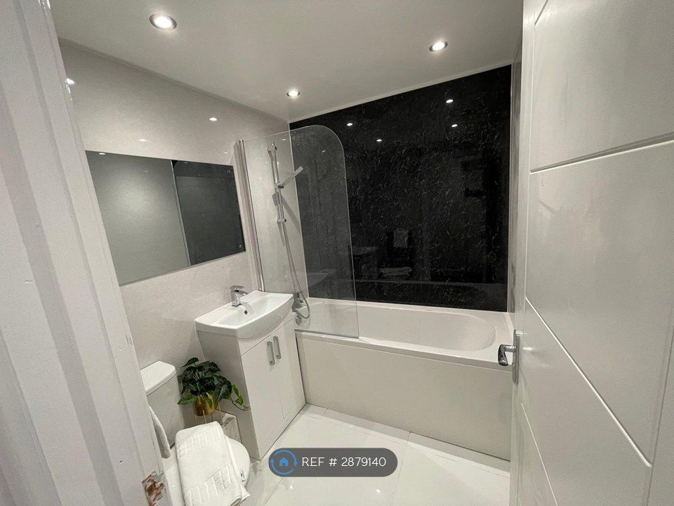 Property photo 3 of 8 Bathroom