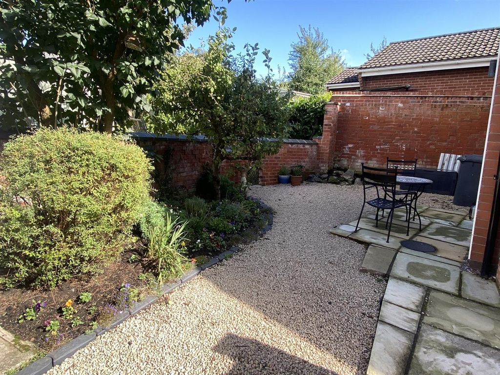 Property photo 3 of 18 Outside