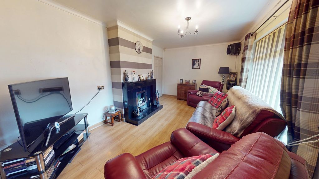 Property photo 3 of 11
