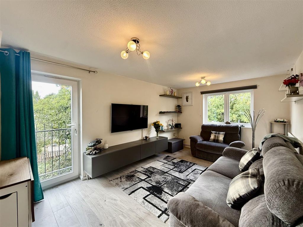 Property photo 3 of 11 3