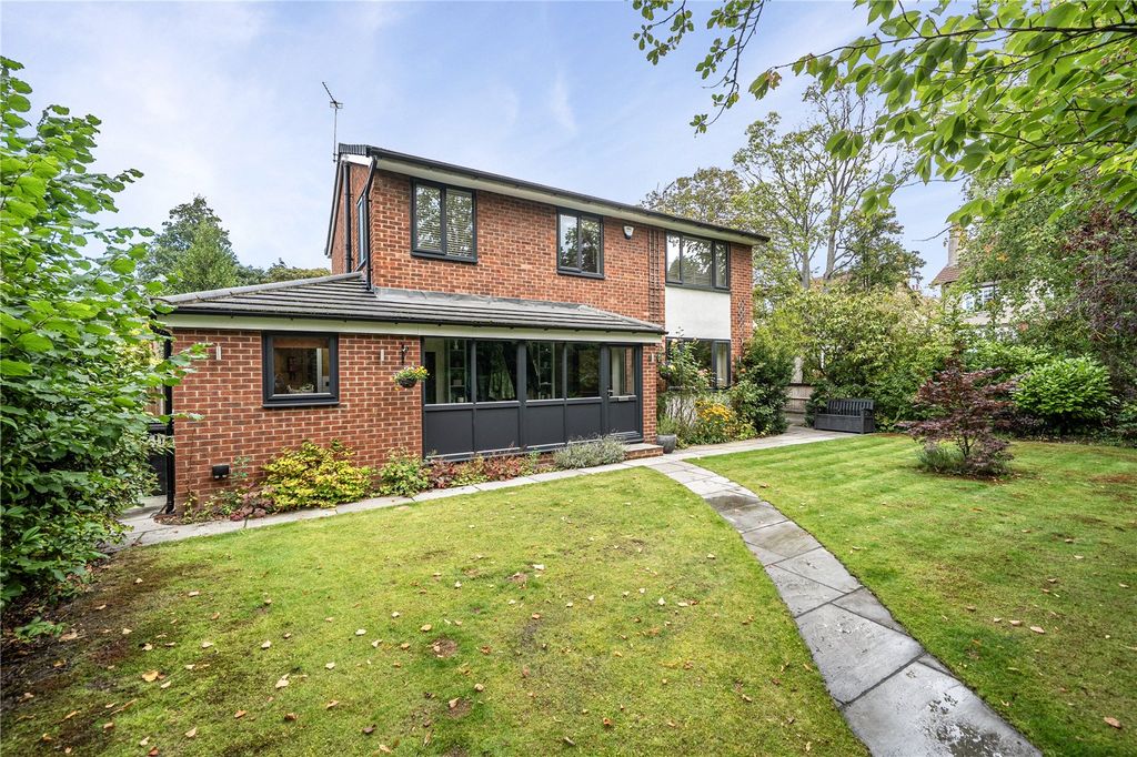 Property photo 2 of 37 Picture No. 31
