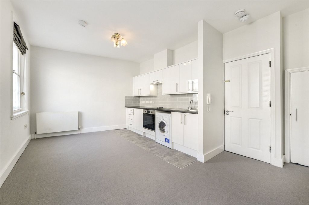 Property photo 2 of 5 Studio Room