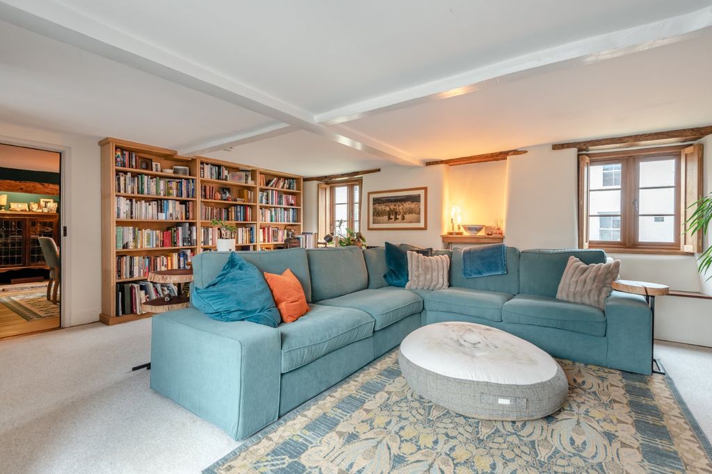 Property photo 3 of 22 Sitting Room