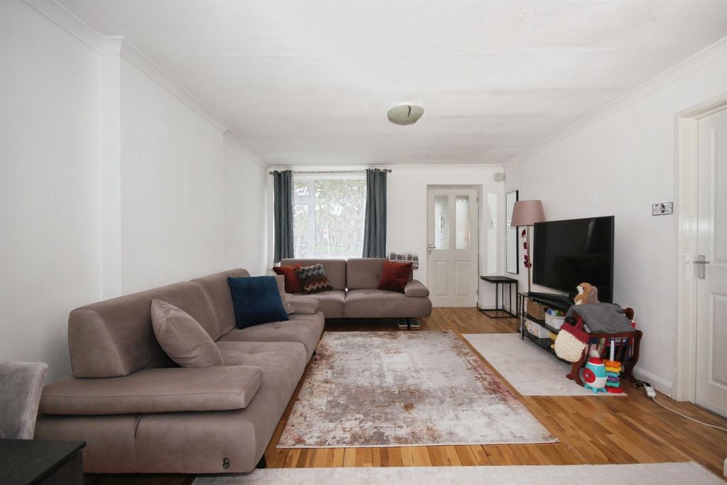 Property photo 2 of 8