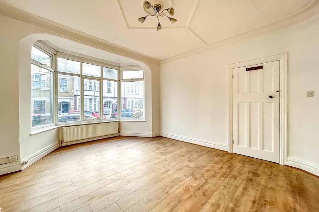 Property photo 2 of 12 Lounge