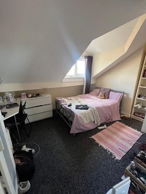 Property photo 3 of 14 Bright, Cosy Attic Double Bedroom With Sloped Ceil...