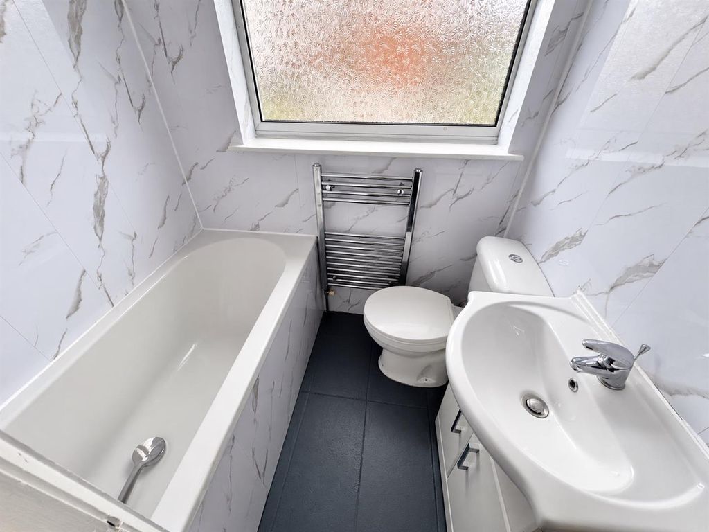 Property photo 2 of 7 Bathroom