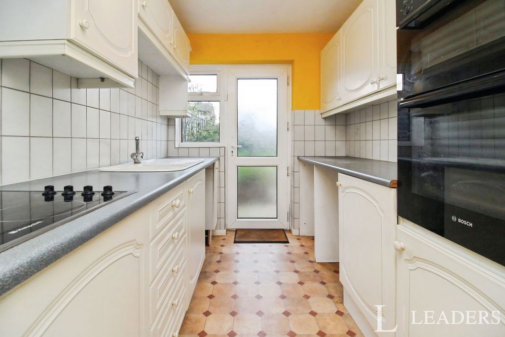 Property photo 2 of 10 Kitchen