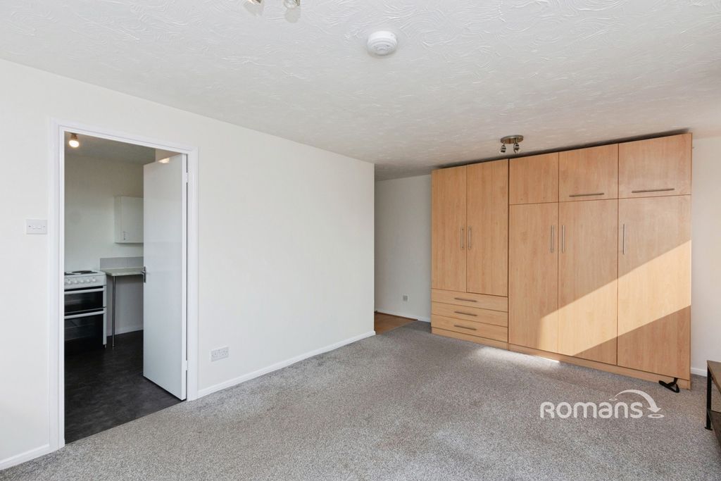 Property photo 3 of 8 Pbox-Img.Jpg
