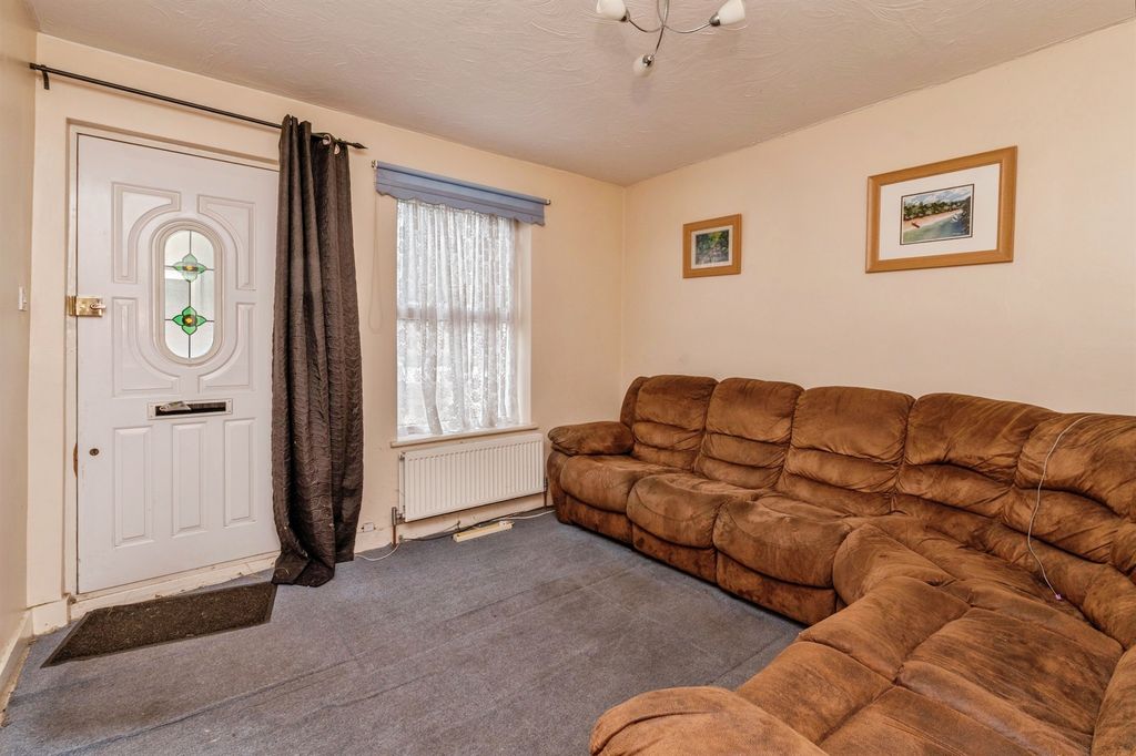 Property photo 3 of 12