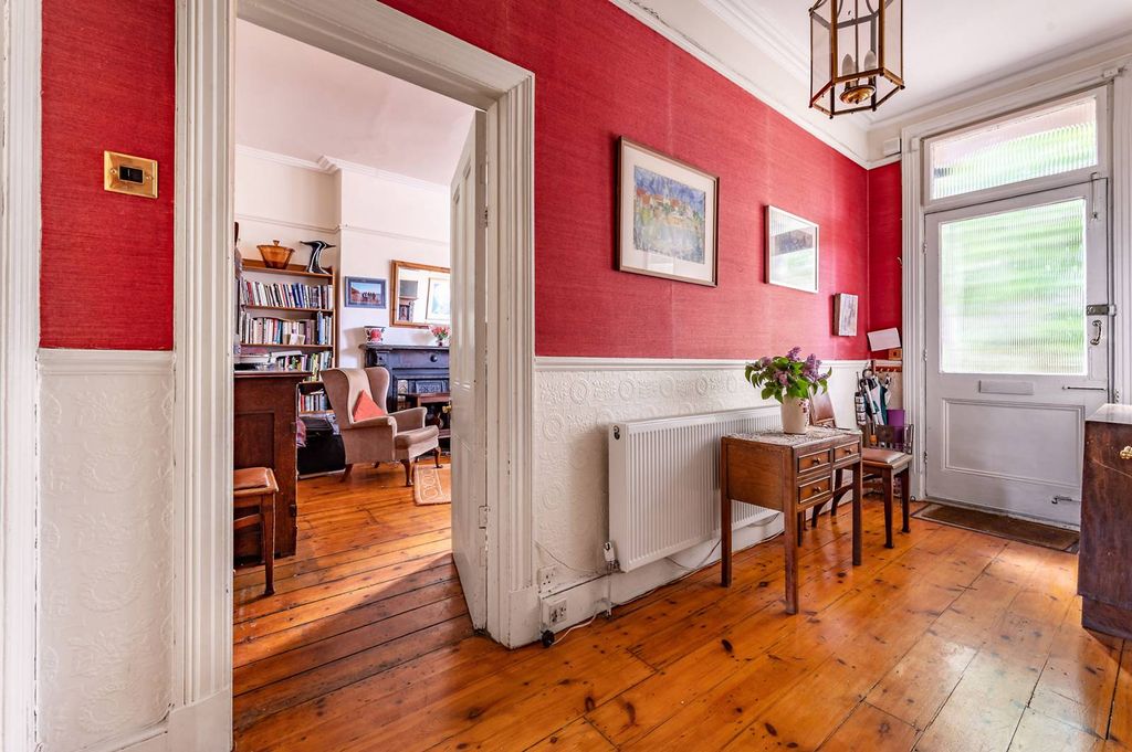 Property photo 3 of 32