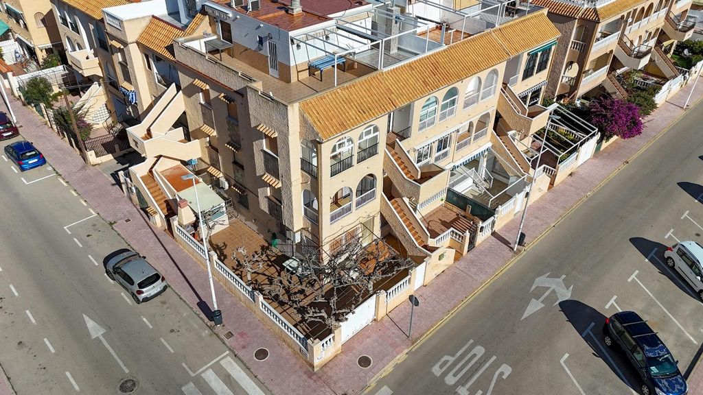 Property photo 1 of 32