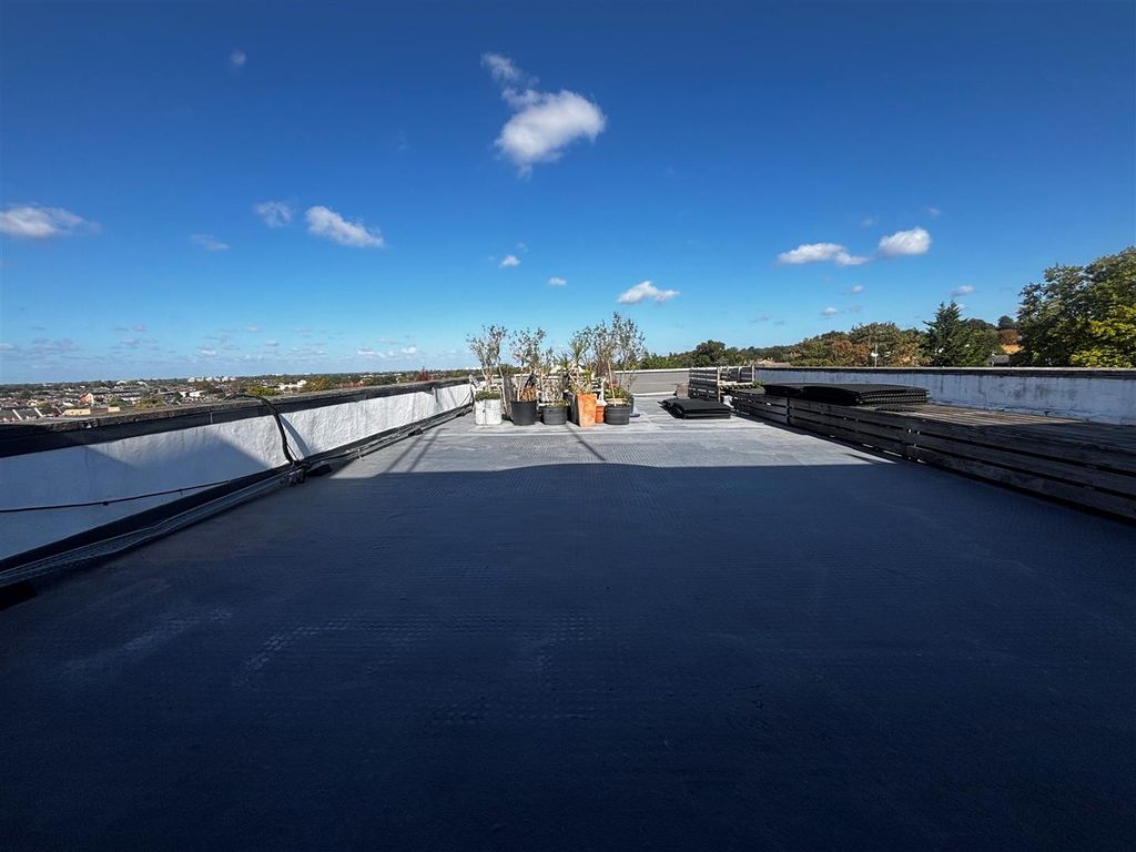 Property photo 3 of 10 Roof Terrace.Jpg