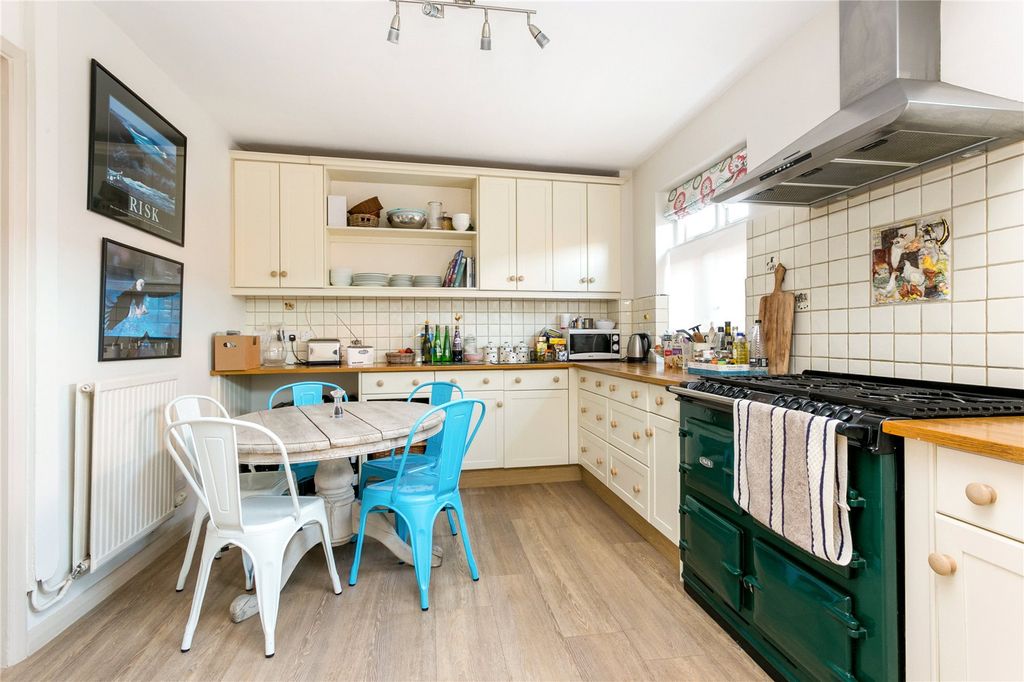 Property photo 3 of 14 Kitchen