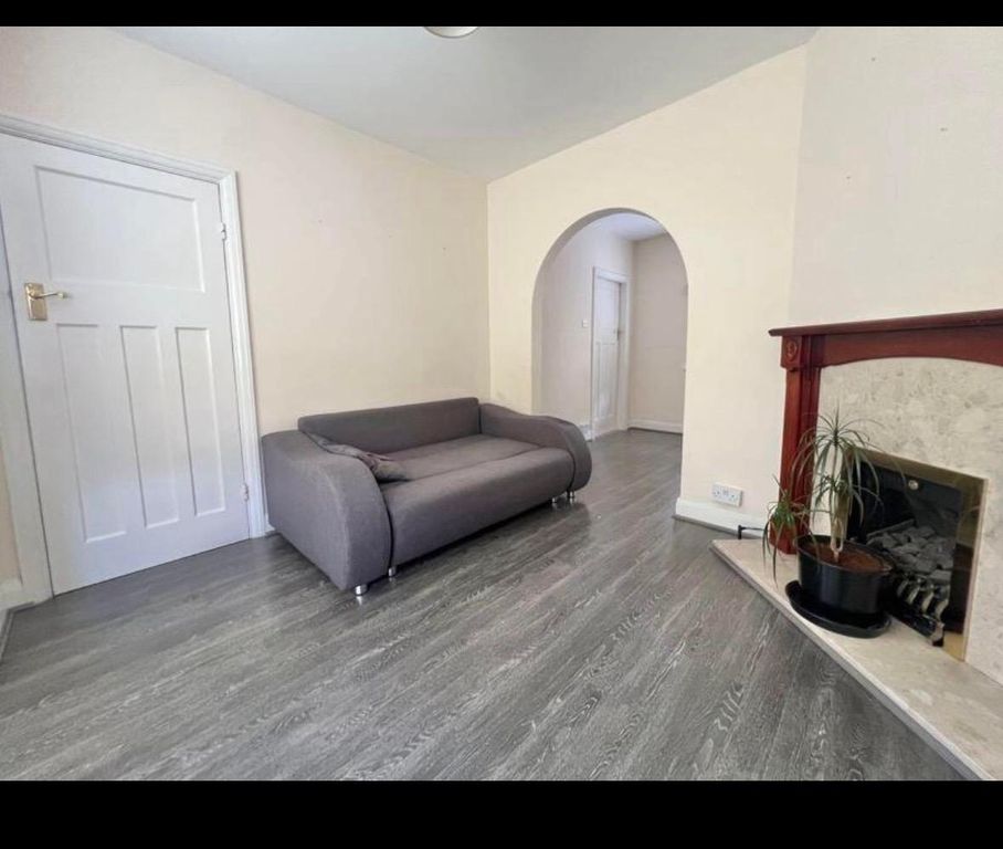 Property photo 2 of 8 Gallery