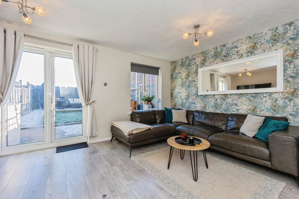 Property photo 3 of 18 Pbox-Img.Jpg