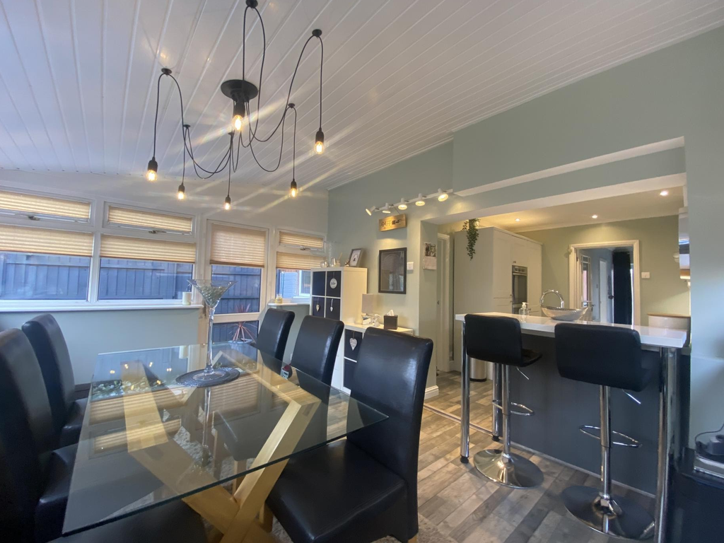 Property photo 1 of 12 Kitchen/Dinning Conservatory