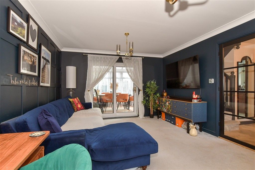 Property photo 2 of 13 Lounge