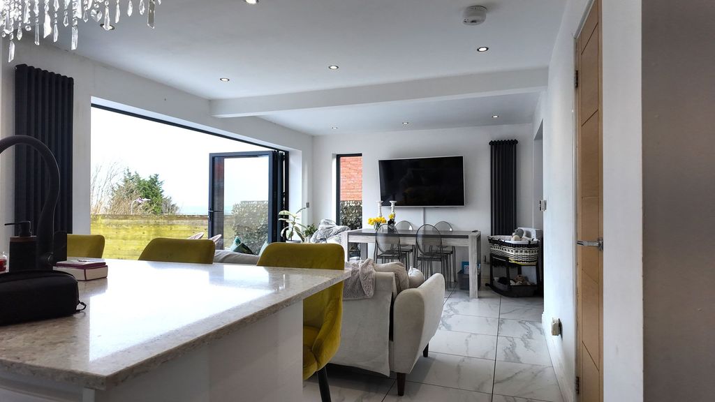 Property photo 3 of 16 Kitchen/Breakfast Room