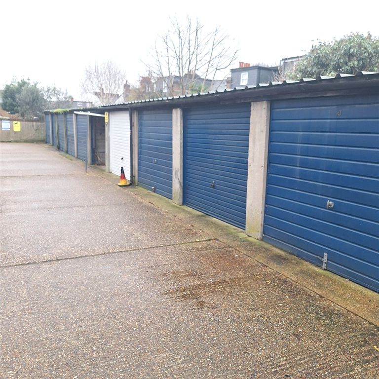 Property photo 2 of 4 Garage