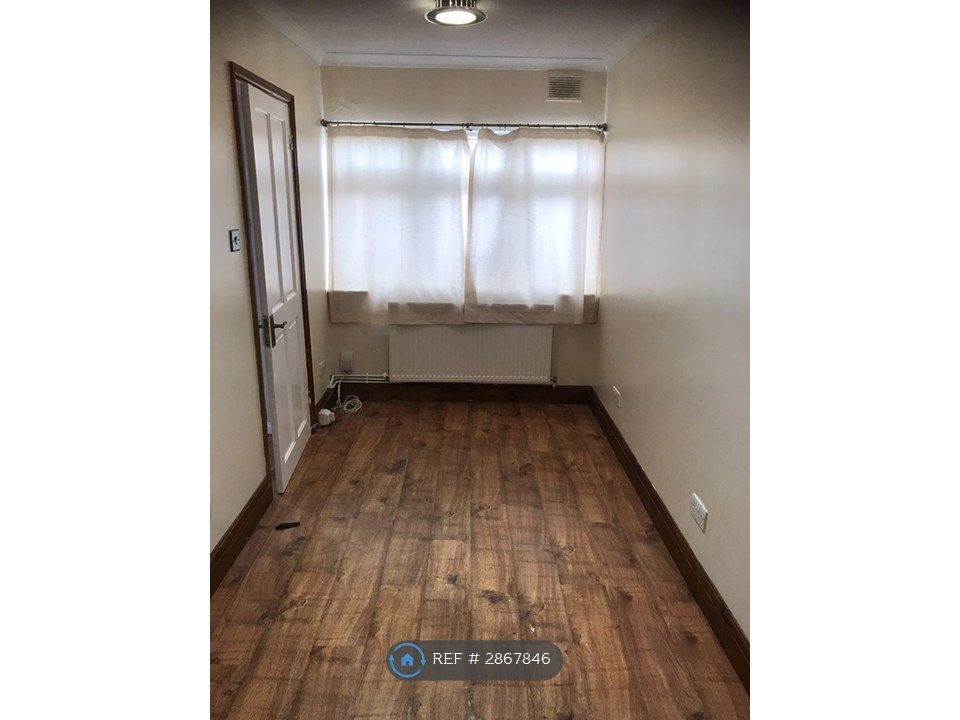 Property photo 3 of 27 3rd Bedroom