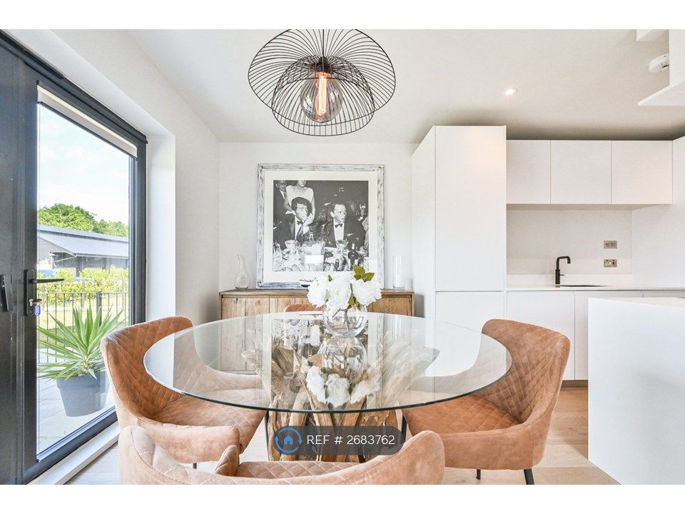 Property photo 2 of 23 Front Room