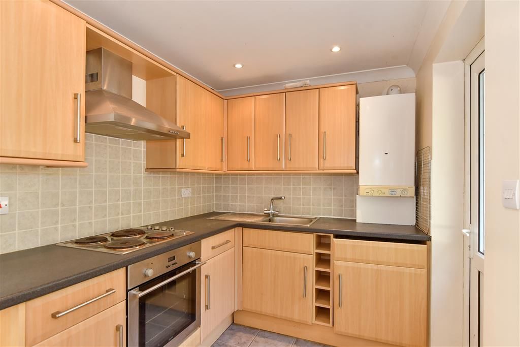Property photo 2 of 9 Kitchen