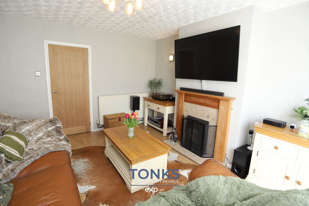 Property photo 3 of 17