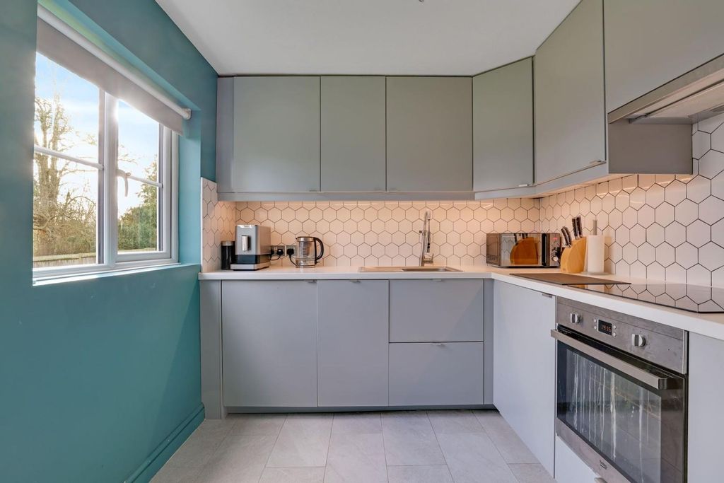 Property photo 2 of 15 04-Cb10Jhpropworld - 3 Wicklow Court - 13-Medium.J