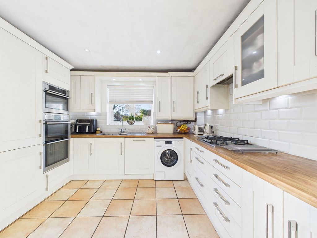 Property photo 2 of 23