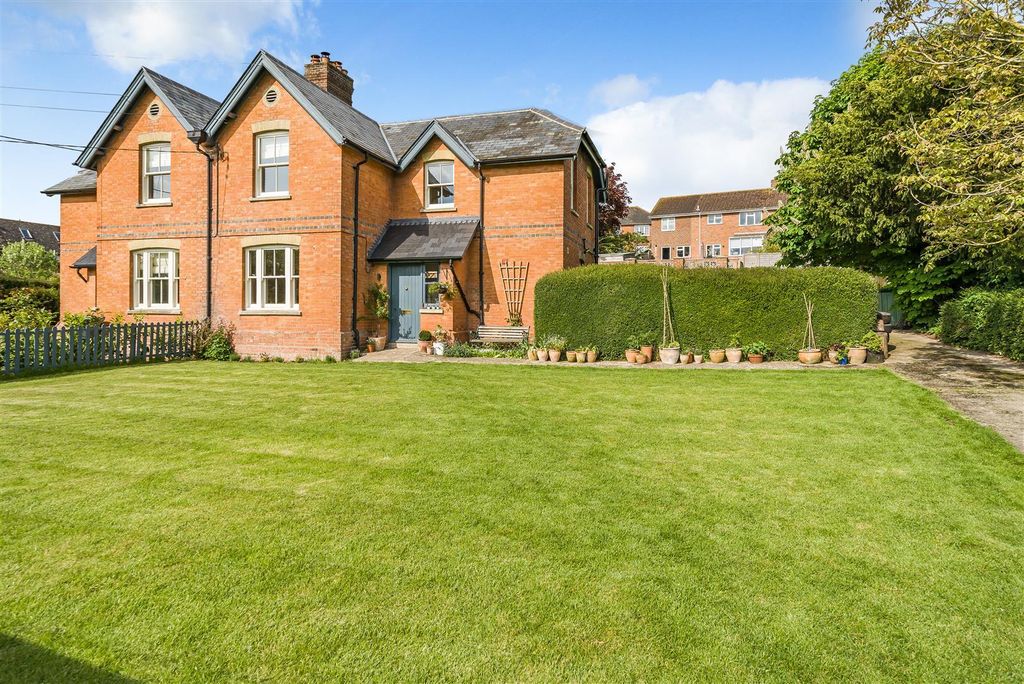 Property photo 1 of 15 Front Aspect