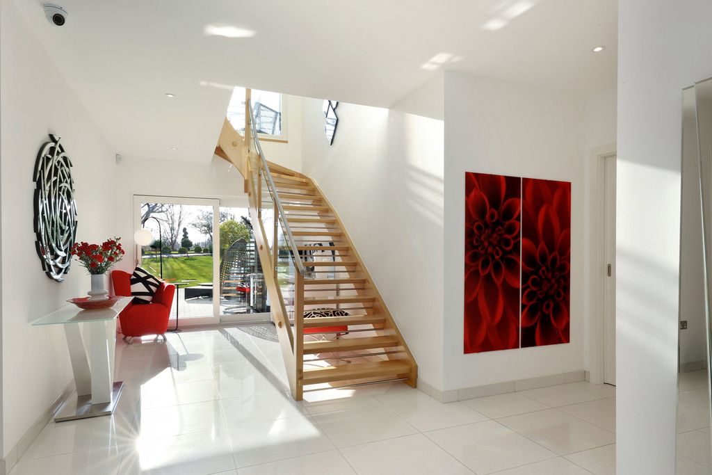 Property photo 2 of 23