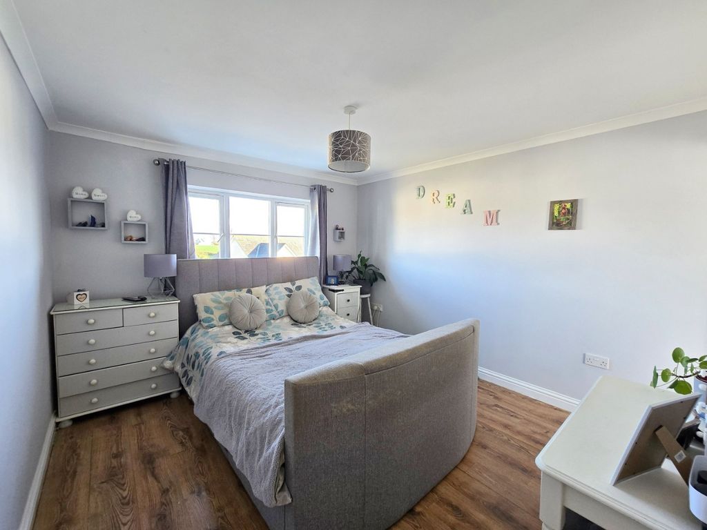 Property photo 3 of 18 5263592