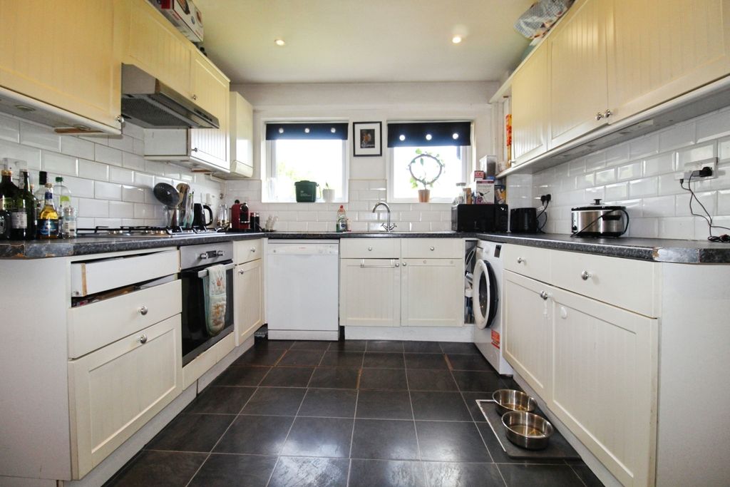Property photo 2 of 33 Kitchen Diner