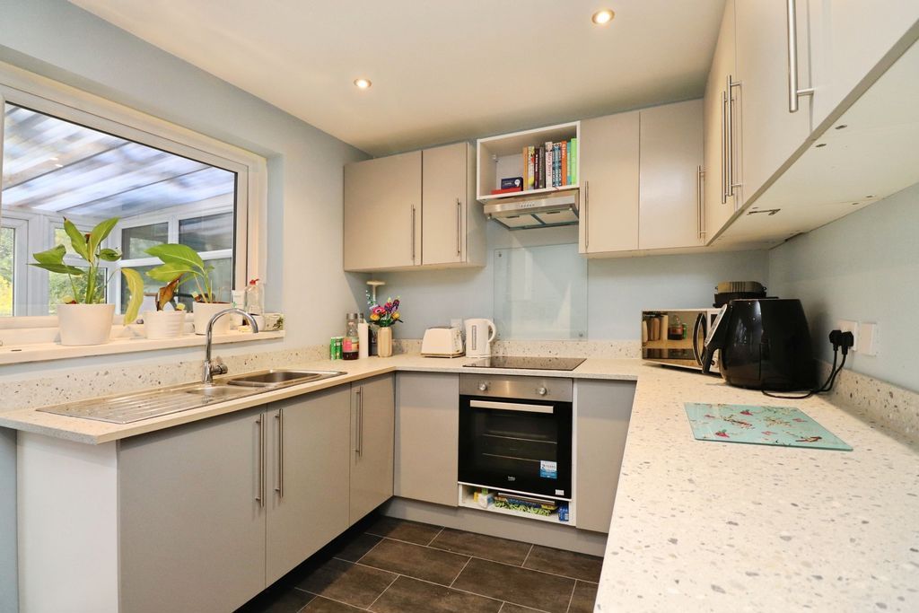 Property photo 2 of 9 Photo 4