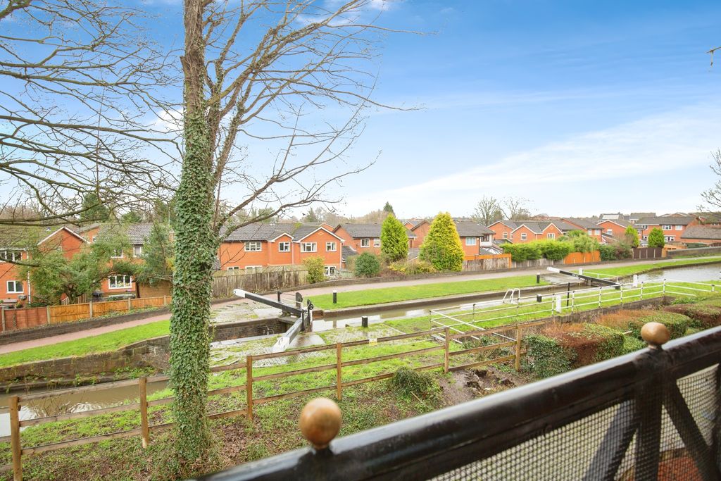 Property photo 3 of 15 7809A08F-Mw-10115