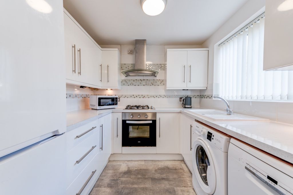 Property photo 3 of 25 4731978