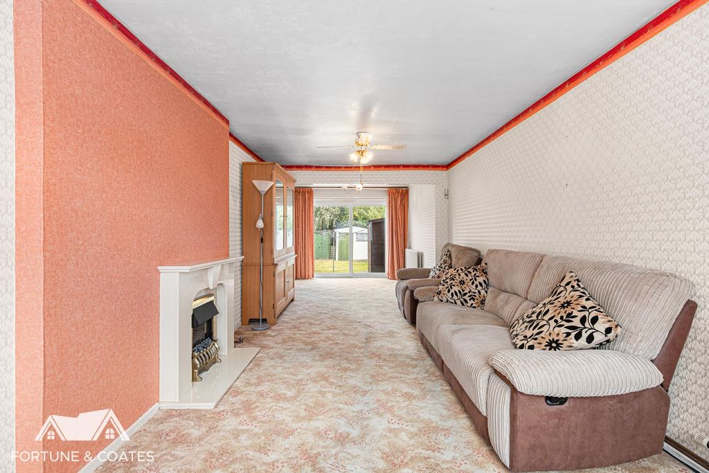 Property photo 2 of 17 Spencerscroft_30.Jpg