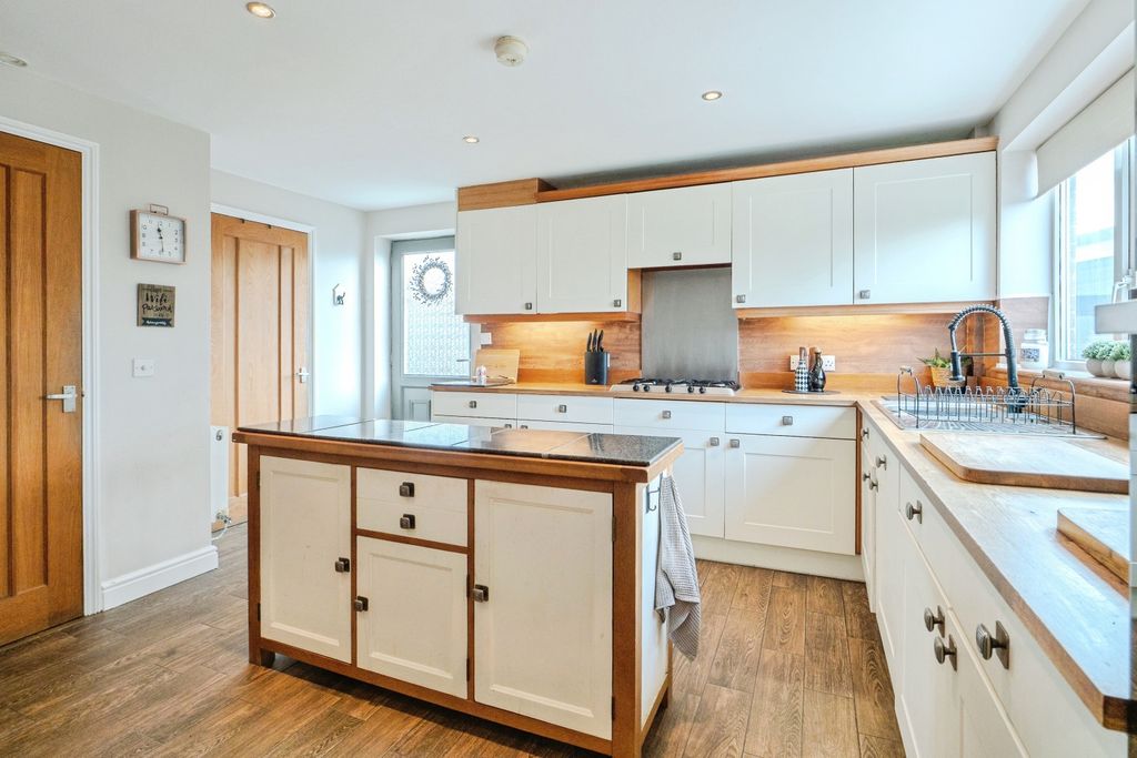 Property photo 2 of 24 Living/Kitchen/Diner