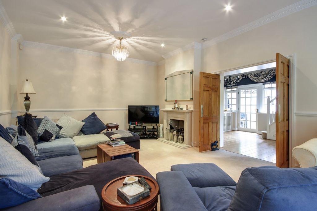 Property photo 2 of 27